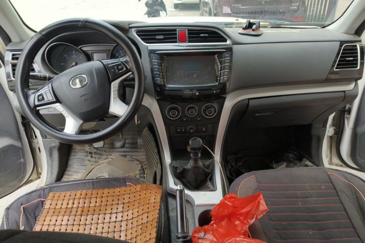 Used Great Wall Wingle 6 2014 2.0T Two-Wheel Drive Navigation Version 4D20B Center Console