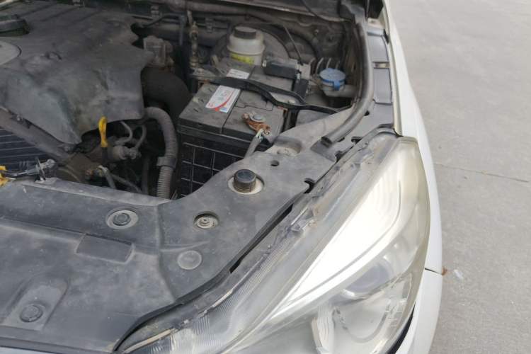 Used Great Wall Wingle 6 2014 2.0T Two-Wheel Drive Navigation Version 4D20B Engine Bay Left
