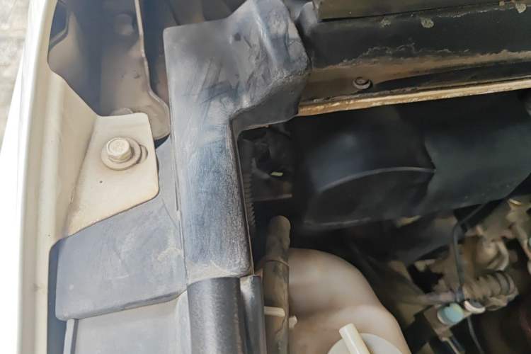 Used Great Wall Wingle 6 2014 2.0T Two-Wheel Drive Elite Version 4D20B Engine Bay Right