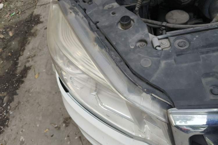 Used Great Wall Wingle 6 2014 2.0T Two-Wheel Drive Navigation Version 4D20B Engine Bay Right