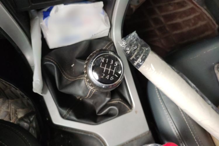 Used Great Wall Wingle 6 2014 2.0T Two-Wheel Drive Navigation Version 4D20B Gear Lever