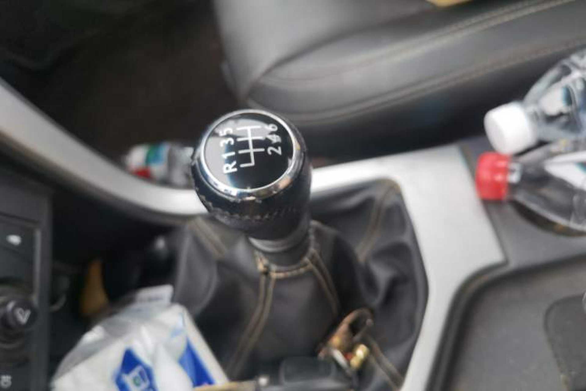Used Great Wall Wingle 6 2014 2.0T Two-Wheel Drive Elite Version 4D20B Gear Lever