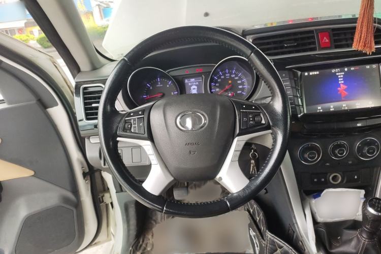 Used Great Wall Wingle 6 2014 2.0T Two-Wheel Drive Navigation Version 4D20B Steering Wheel