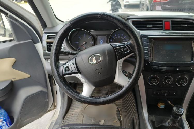 Used Great Wall Wingle 6 2014 2.0T Two-Wheel Drive Navigation Version 4D20B Steering Wheel