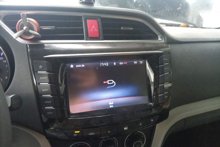 Used Great Wall Wingle 6 2017 2.0T Diesel Two-Wheel Drive Elite Version 4D20B Audio And AC Panel