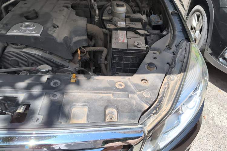 Used Great Wall Wingle 6 2017 2.0T Diesel Two-Wheel Drive Elite Version 4D20B Engine Bay Left