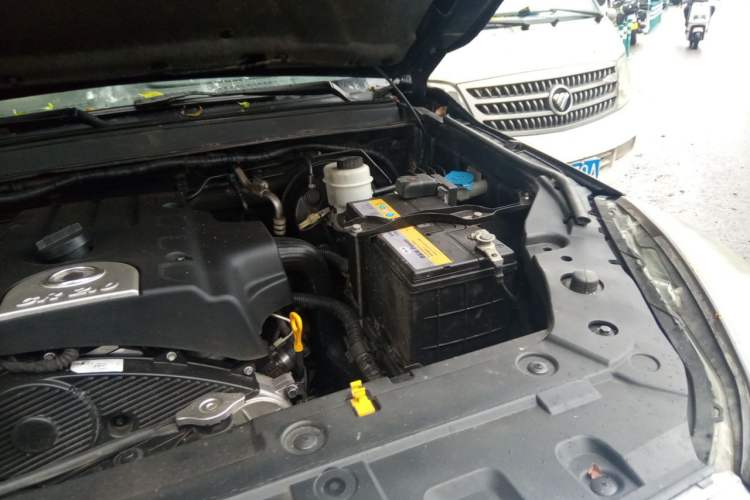 Used Great Wall Wingle 6 2017 2.0T Diesel Two-Wheel Drive Elite Version 4D20B Engine Bay Left