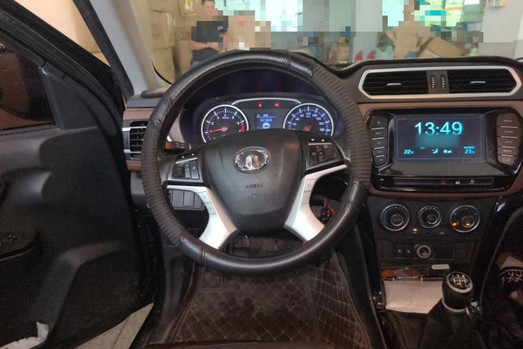 Used Great Wall Wingle 6 2017 2.4L Gasoline Two-Wheel Drive Elite Version 4G69 Steering Wheel