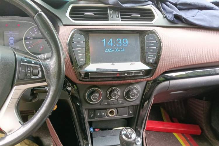 Used Great Wall Wingle 6 2017 2.0T Diesel Two-Wheel Drive Navigation Version 4D20D Audio And AC Panel