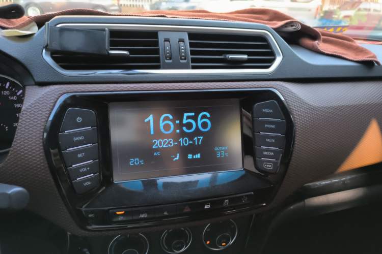 Used Great Wall Wingle 6 2017 2.0T Diesel 4x4 Elite Version 4D20D Audio And AC Panel