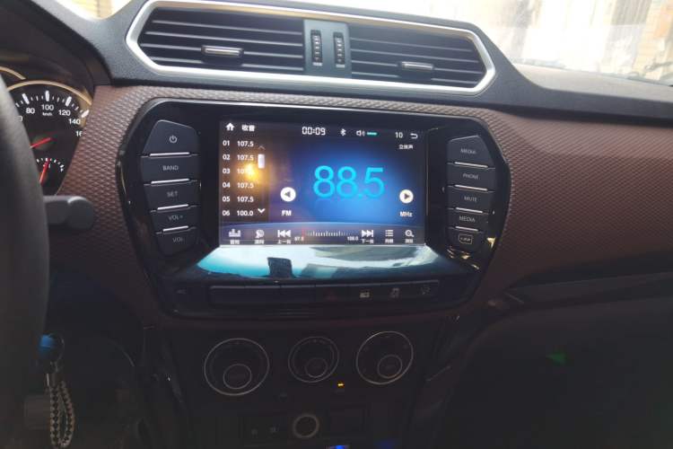 Used Great Wall Wingle 6 2017 2.0T Diesel Two-Wheel Drive Elite Version 4D20D Audio And AC Panel