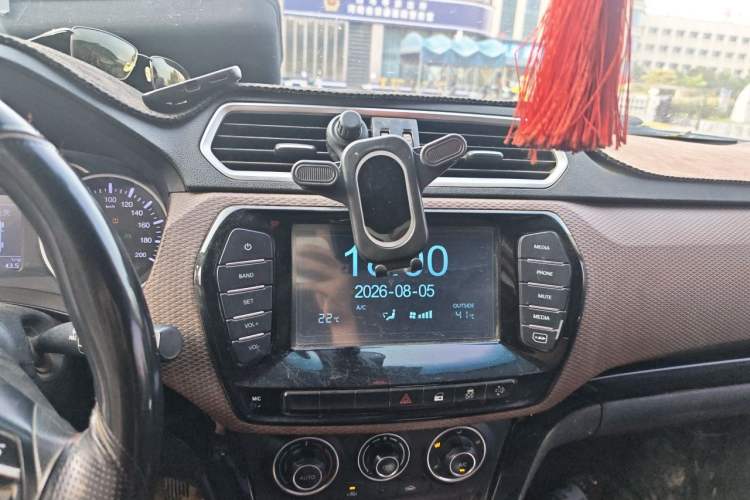 Used Great Wall Wingle 6 2017 2.0T Diesel Two-Wheel Drive Elite Version 4D20D Audio And AC Panel