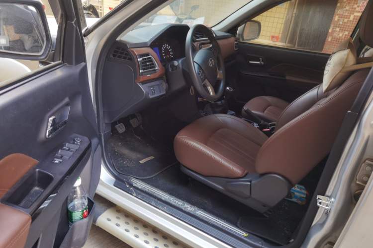 Used Great Wall Wingle 6 2017 2.0T Diesel Two-Wheel Drive Elite Version 4D20D Driver Seat
