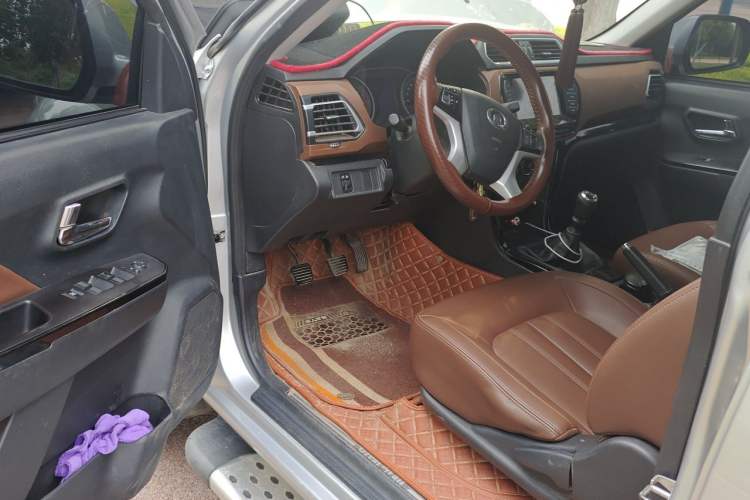 Used Great Wall Wingle 6 2017 2.0T Diesel Two-Wheel Drive Elite Version 4D20B Driver Seat