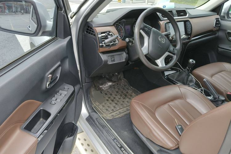 Used Great Wall Wingle 6 2017 2.0T Diesel Two-Wheel Drive Elite Version 4D20B Driver Seat