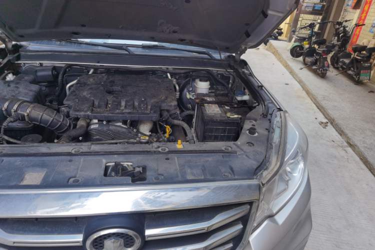 Used Great Wall Wingle 6 2017 2.0T Diesel Two-Wheel Drive Elite Version 4D20D Engine Bay Left