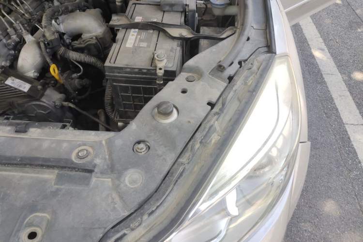 Used Great Wall Wingle 6 2017 2.0T Diesel 4x4 Navigation Version 4D20D Engine Bay Left