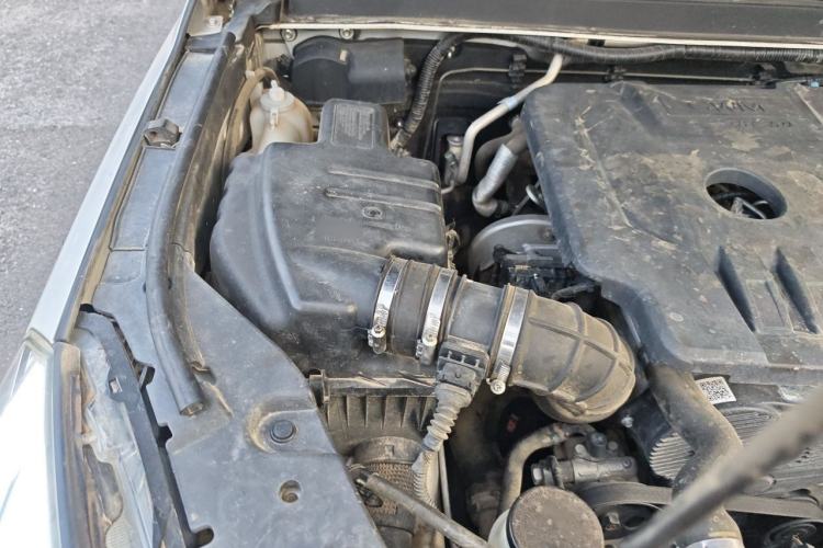 Used Great Wall Wingle 6 2017 2.0T Diesel Two-Wheel Drive Elite Version 4D20D Engine Bay Right