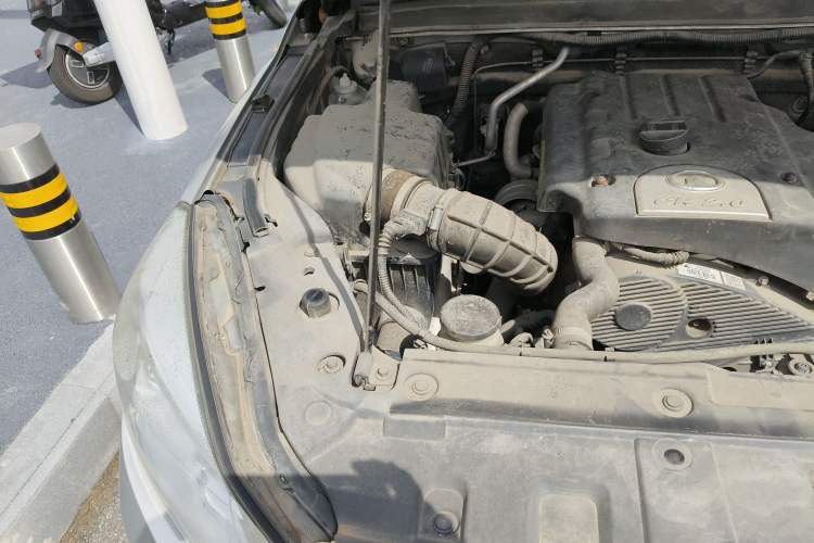 Used Great Wall Wingle 6 2017 2.0T Diesel Two-Wheel Drive Elite Version 4D20B Engine Bay Right