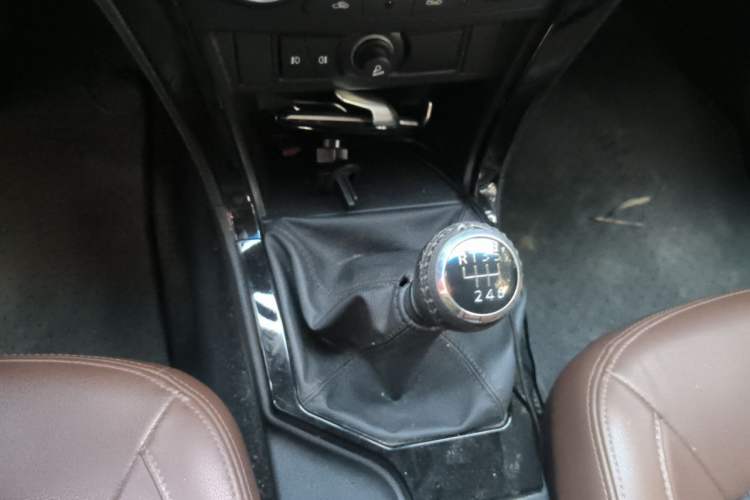 Used Great Wall Wingle 6 2017 2.0T Diesel Two-Wheel Drive Elite Version 4D20D Gear Lever