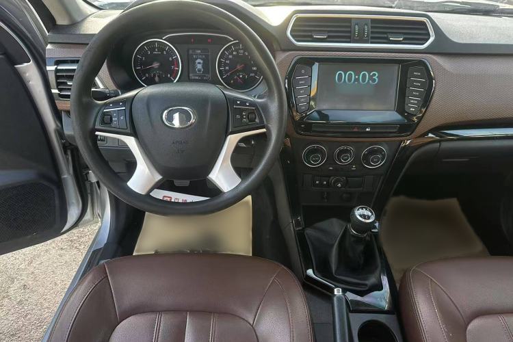 Used Great Wall Wingle 6 2017 2.4L Gasoline Two-Wheel Drive Elite Version 4G69 Interior 2