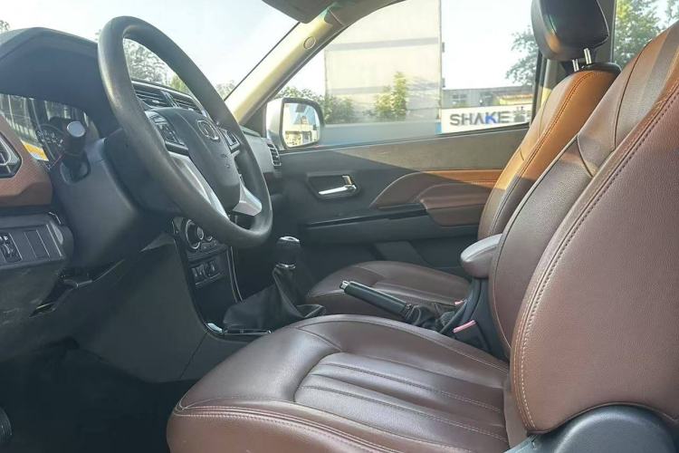 Used Great Wall Wingle 6 2017 2.4L Gasoline Two-Wheel Drive Elite Version 4G69 Interior 3