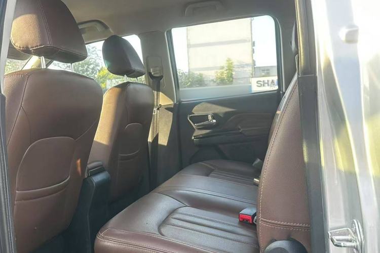 Used Great Wall Wingle 6 2017 2.4L Gasoline Two-Wheel Drive Elite Version 4G69 Interior 6