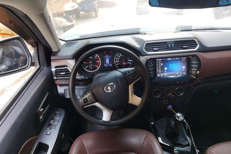 Used Great Wall Wingle 6 2017 2.0T Diesel Two-Wheel Drive Elite Version 4D20D Steering Wheel