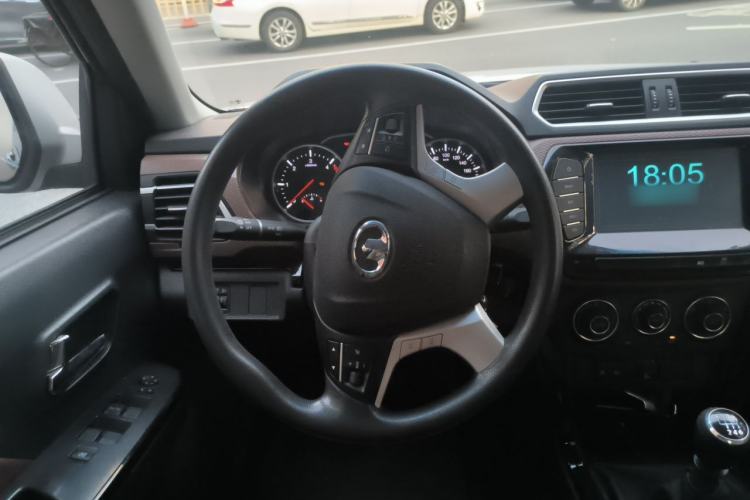 Used Great Wall Wingle 6 2017 2.0T Diesel Two-Wheel Drive Elite Version 4D20D Steering Wheel