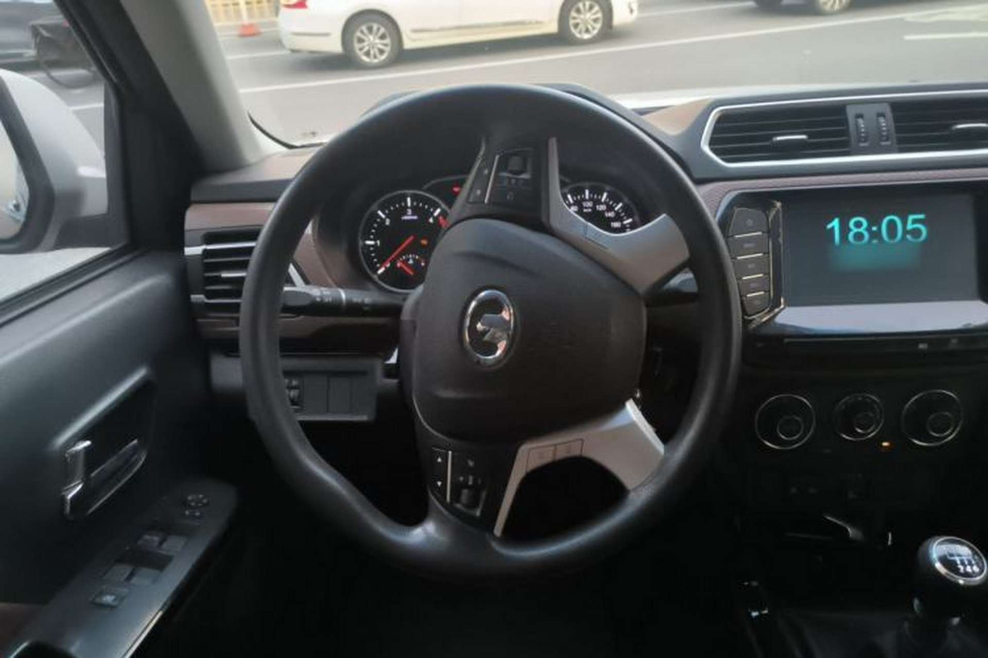 Used Great Wall Wingle 6 2017 2.0T Diesel Two-Wheel Drive Elite Version 4D20D Steering Wheel