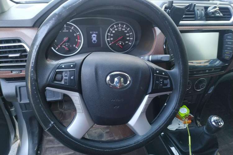 Used Great Wall Wingle 6 2017 2.4L Gasoline 4x4 Elite Version 4G69 Steering Wheel