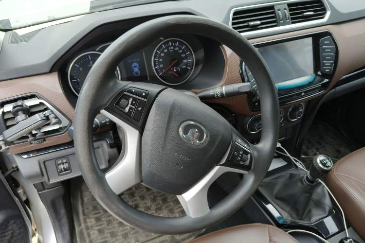Used Great Wall Wingle 6 2017 2.0T Diesel Two-Wheel Drive Elite Version 4D20B Steering Wheel