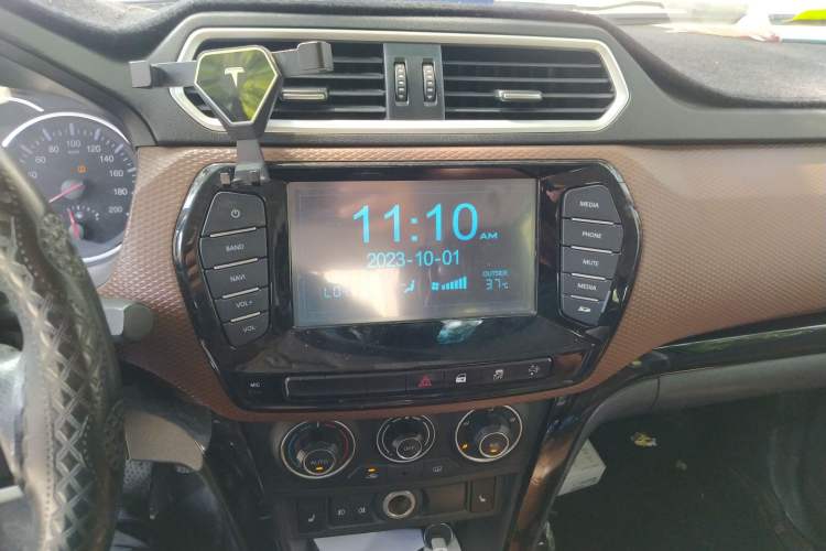 Used Great Wall Wingle 6 2017 2.0T Diesel Two-Wheel Drive Navigation Version 4D20D Audio And AC Panel