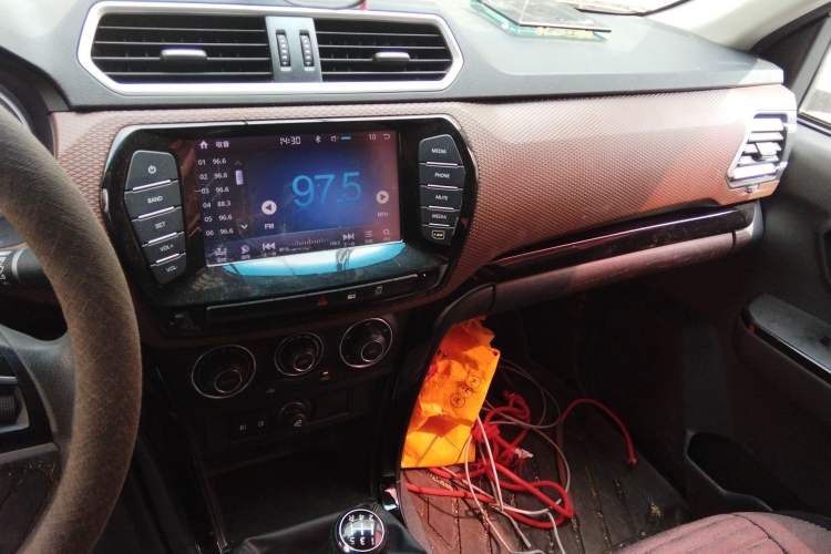 Used Great Wall Wingle 6 2017 2.4L Gasoline Two-Wheel Drive Elite Version 4G69 Audio And AC Panel