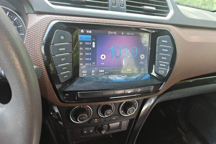 Used Great Wall Wingle 6 2017 2.4L Gasoline Two-Wheel Drive Elite Version 4G69 Audio And AC Panel