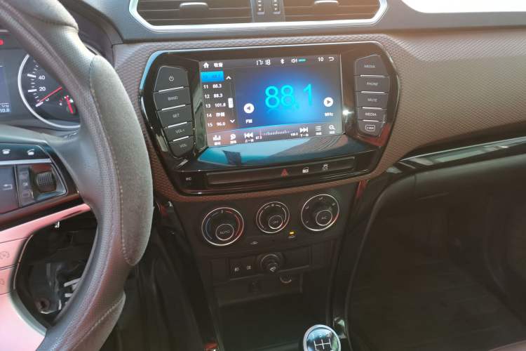 Used Great Wall Wingle 6 2017 2.4L Gasoline Two-Wheel Drive Elite Version 4G69 Audio And AC Panel