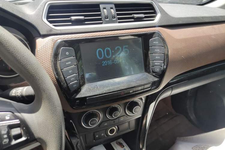 Used Great Wall Wingle 6 2017 2.4L Gasoline Two-Wheel Drive Elite Version 4G69 Audio And AC Panel