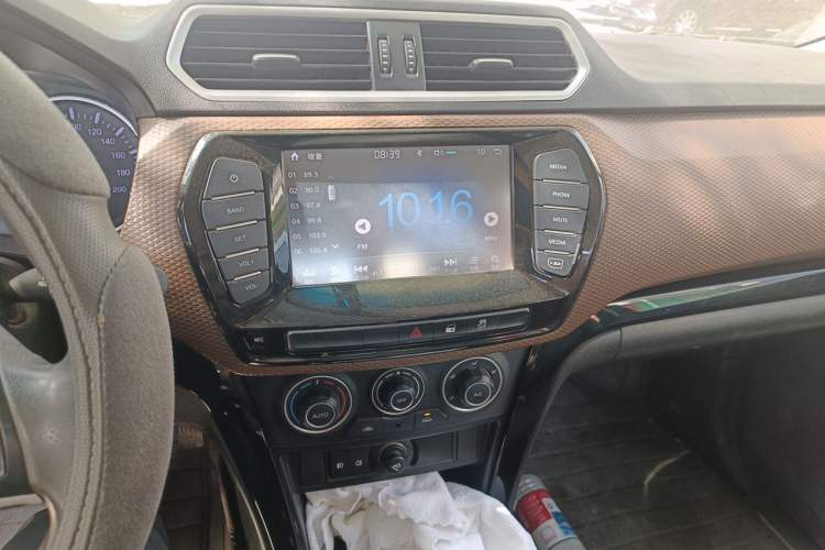 Used Great Wall Wingle 6 2017 2.4L Gasoline Two-Wheel Drive Elite Version 4G69 Audio And AC Panel