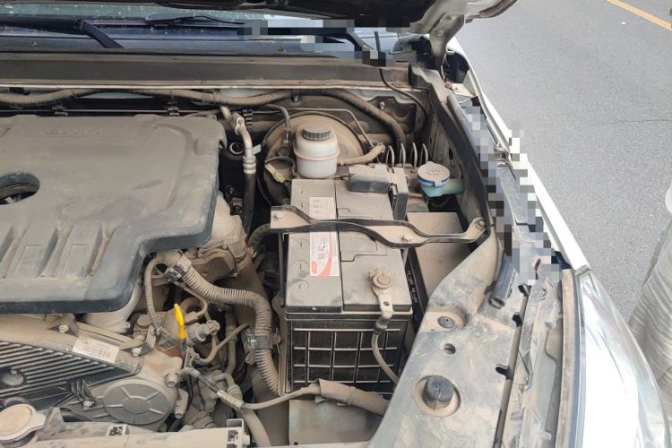 Used Great Wall Wingle 6 2017 2.0T Diesel 4x4 Navigation Version 4D20D Engine Bay Left
