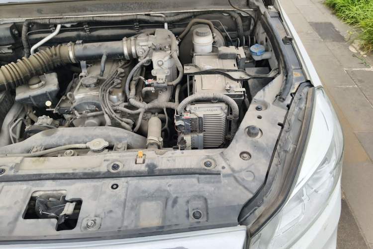 Used Great Wall Wingle 6 2017 2.4L Gasoline Two-Wheel Drive Elite Version 4G69 Engine Bay Left
