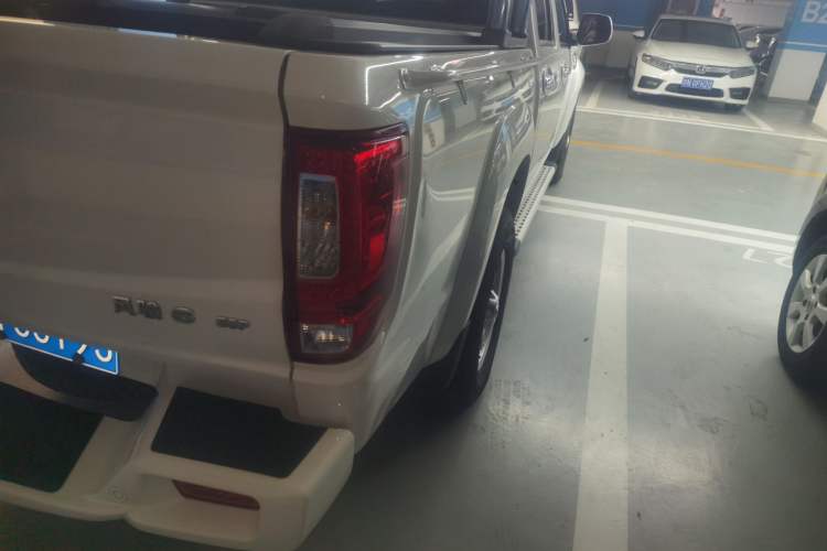 Used Great Wall Wingle 6 2017 2.4L Gasoline 4x4 Elite Version 4G69 Exterior 3