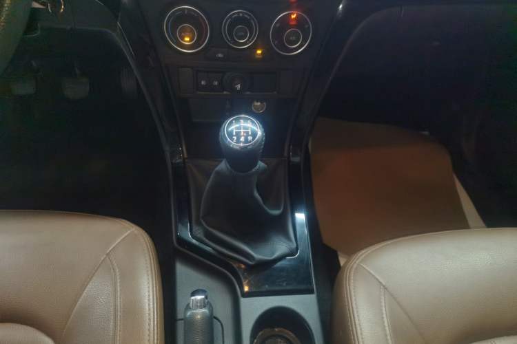 Used Great Wall Wingle 6 2017 2.4L Gasoline 4x4 Elite Version 4G69 Gear Lever