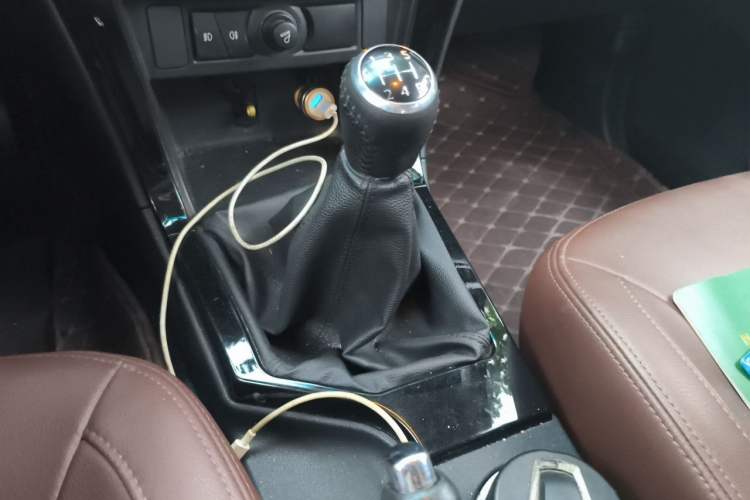 Used Great Wall Wingle 6 2017 2.4L Gasoline Two-Wheel Drive Elite Version 4G69 Gear Lever