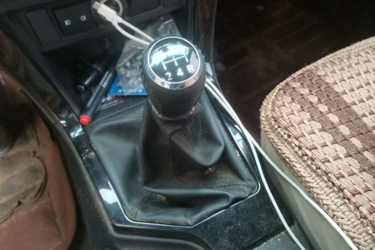Used Great Wall Wingle 6 2017 2.4L Gasoline Two-Wheel Drive Elite Version 4G69 Gear Lever