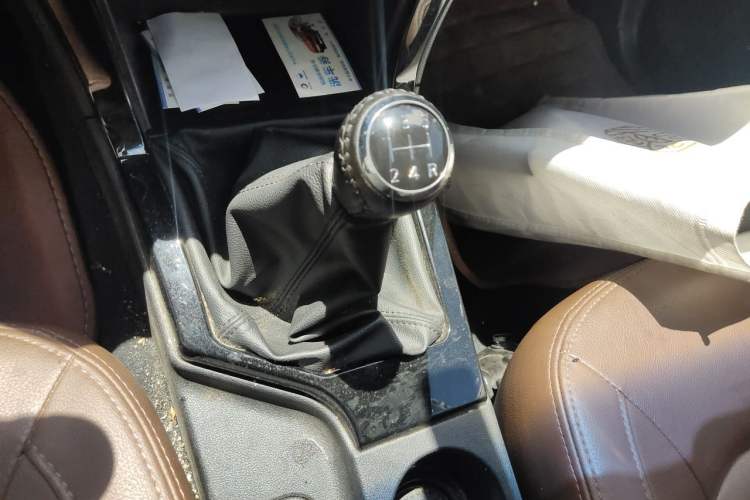 Used Great Wall Wingle 6 2017 2.4L Gasoline Two-Wheel Drive Elite Version 4G69 Gear Lever
