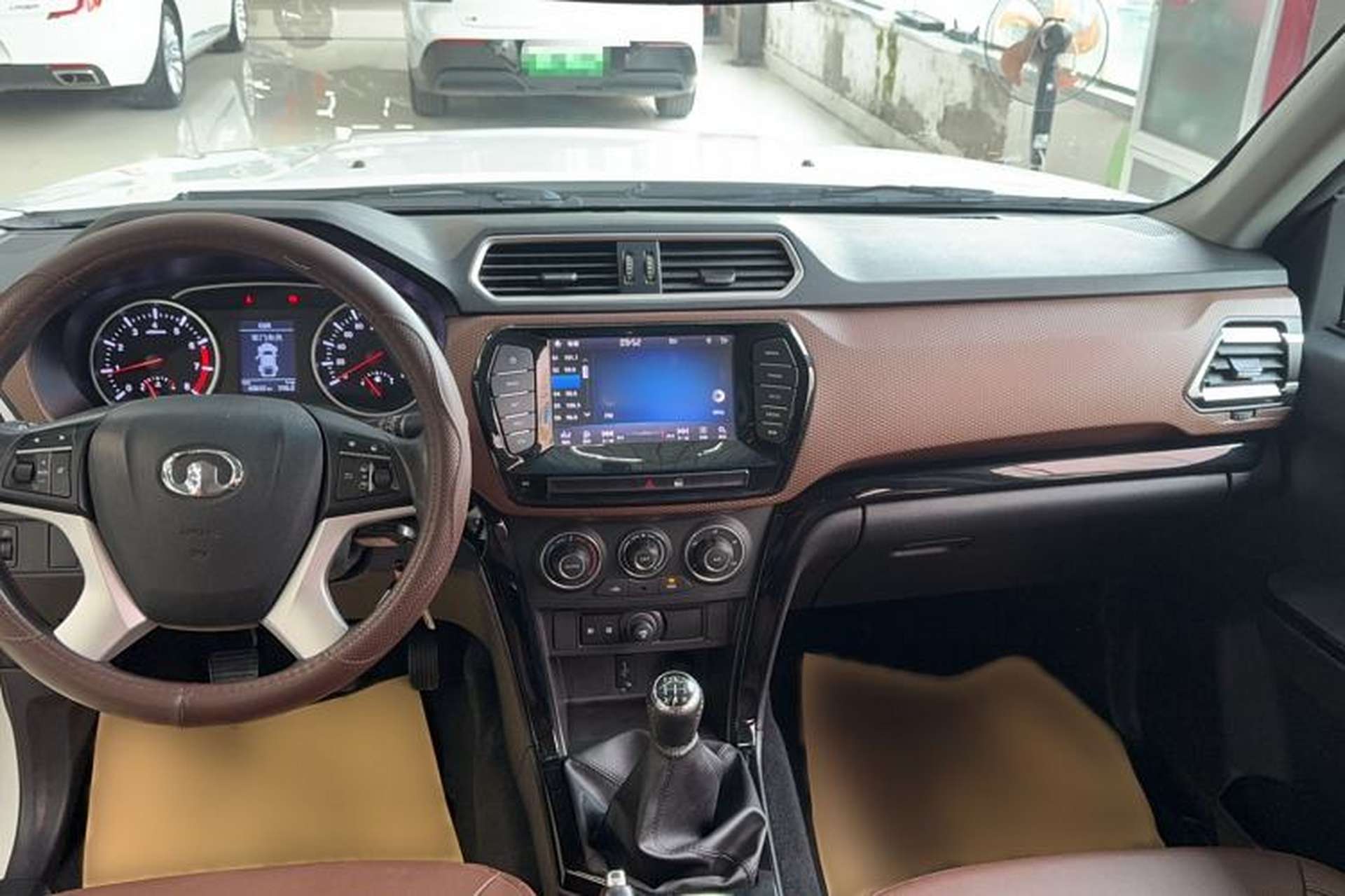 Used Great Wall Wingle 6 2017 2.4L Gasoline Two-Wheel Drive Elite Version 4G69 Interior 3