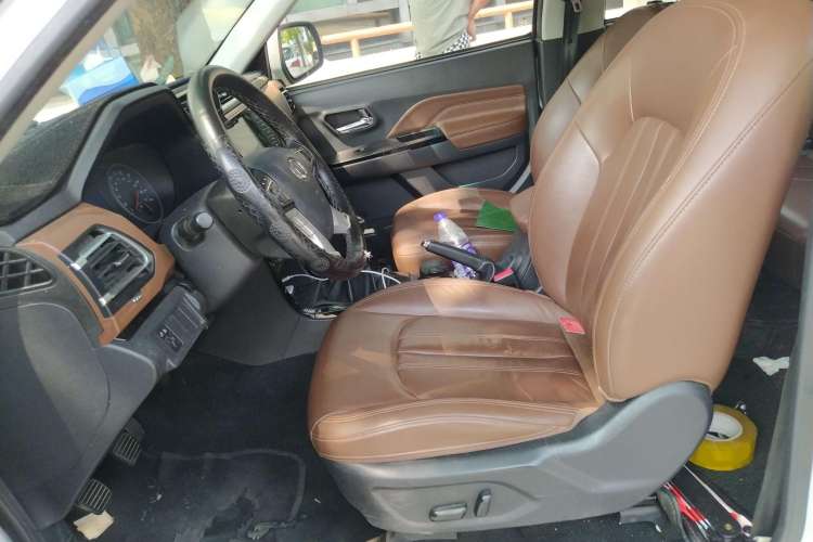 Used Great Wall Wingle 6 2017 2.0T Diesel Two-Wheel Drive Navigation Version 4D20D Left Front Seat