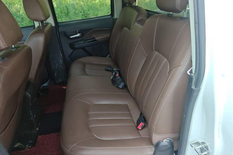 Used Great Wall Wingle 6 2017 2.4L Gasoline Two-Wheel Drive Elite Version 4G69 Left Rear Seat