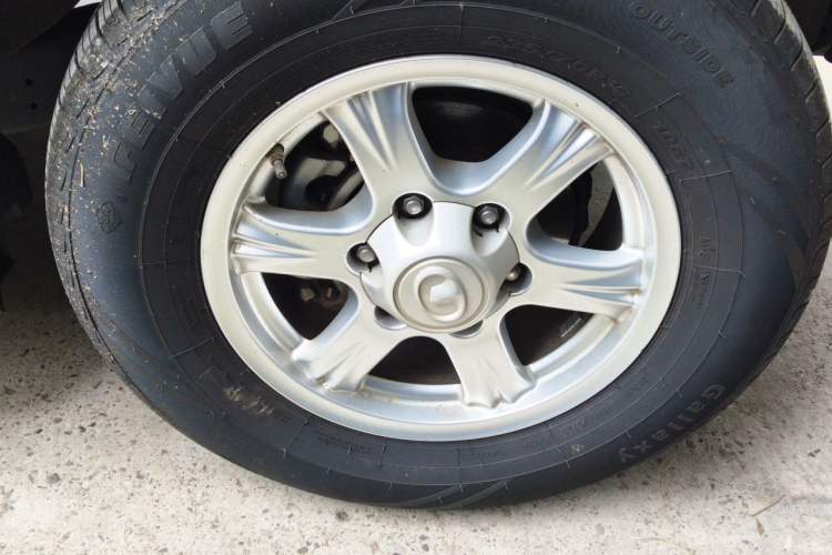 Used Great Wall Wingle 6 2017 2.4L Gasoline 4x4 Elite Version 4G69 Right Front Wheel Hub