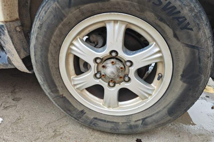 Used Great Wall Wingle 6 2017 2.4L Gasoline 4x4 Navigation Model 4G69 Right Front Wheel Hub
